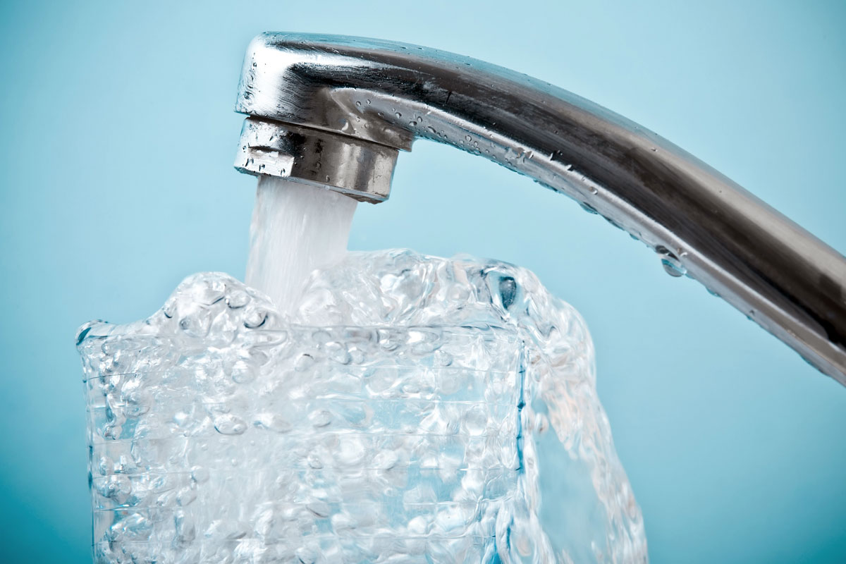 Rubinetto con getto d'acqua