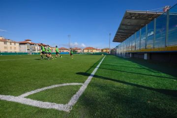 Veduta del campo di calcio dello stadio comunale
